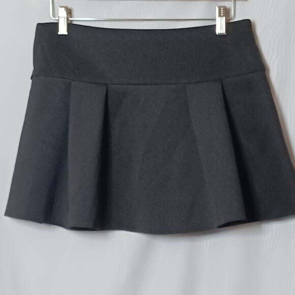 MNG Casualwear Women's Black Pleated Faux Wrap Mini Skirt. 4 - Picture 5 of 10